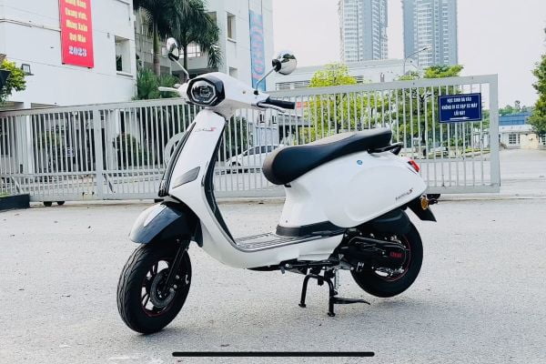 Xe Ga 50cc Vespa Motor Thai Vera S vành đúc phanh đĩa, đèn mới