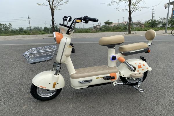 Xe đạp điện Mini Moka DK Bike lắp 4 bình to chạy 80km cho 1 lần sạc